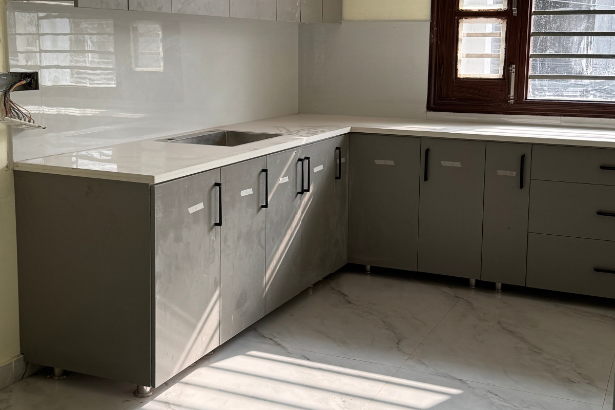 PUDA 708    4 BEDROOM,4BATHROOM,2 KITCHEN