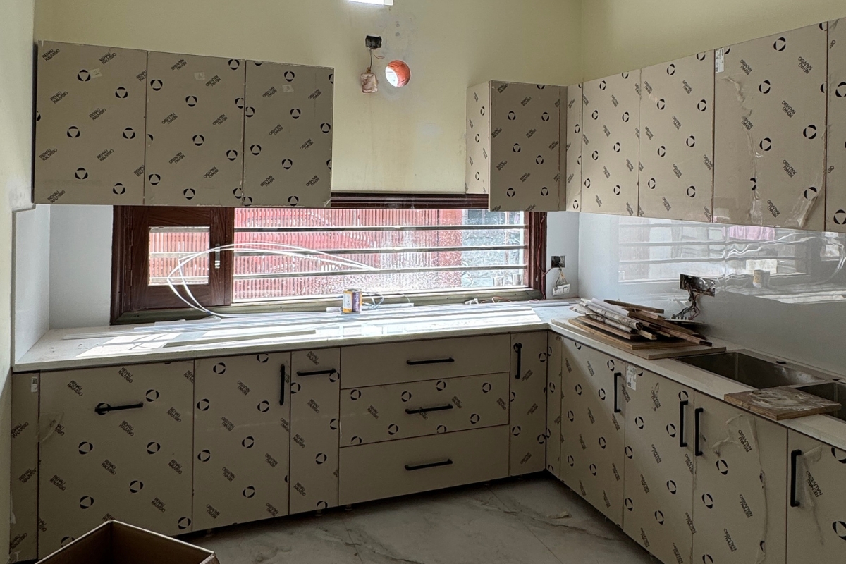 PUDA 708    4 BEDROOM,4BATHROOM,2 KITCHEN