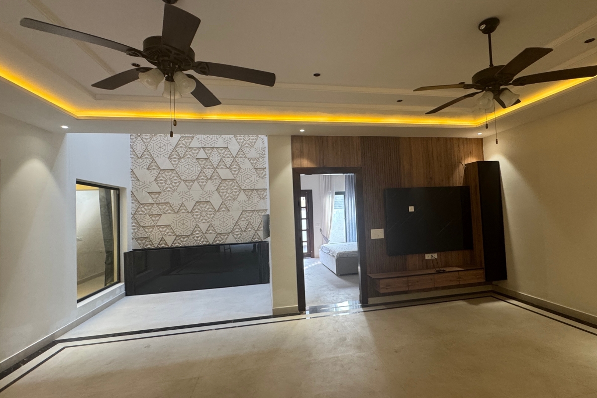 PUDA 987  5 BEDROOM  4 WASHROOM  1 KITCHEN